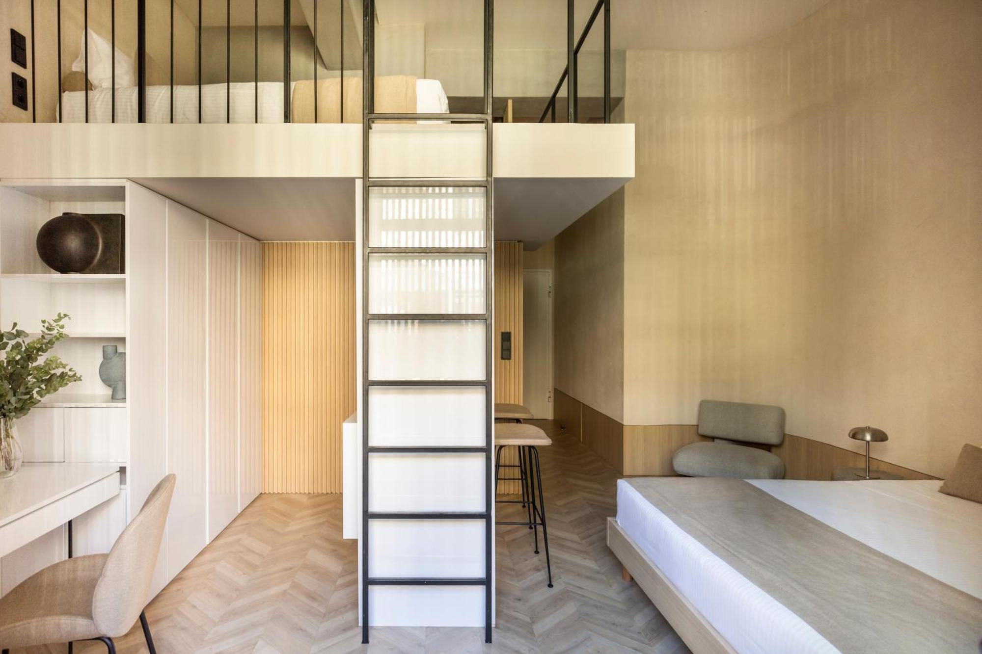 Hotel The Newel Psychiko Ateny Zewnętrze zdjęcie A ladder leading to a mezzanine